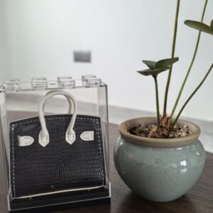 Black luggage hangers, window display items, desk decorations