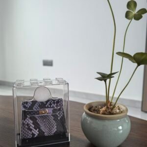 Blackish purple luggage hangers, window display items, desk decorations